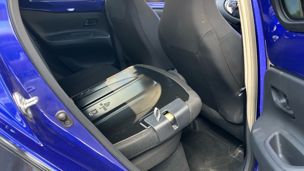 Toyota Aygo X 1.0 VVT-i Edge 5dr Petrol Hatchback - Image 18