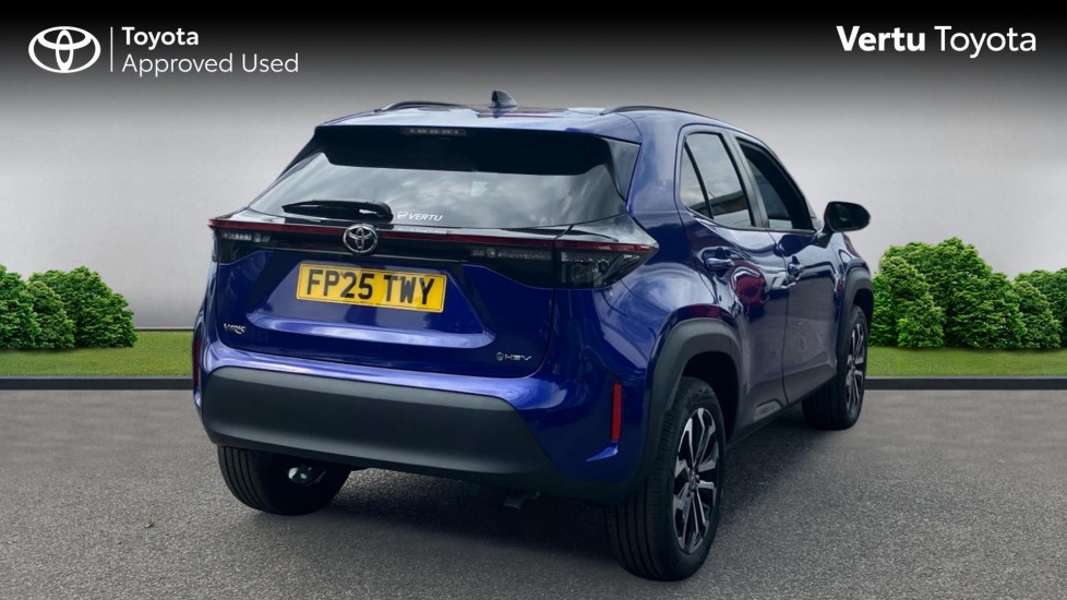 Toyota Yaris Cross 1.5 Hybrid Design 5dr CVT Hybrid Estate - Image 2