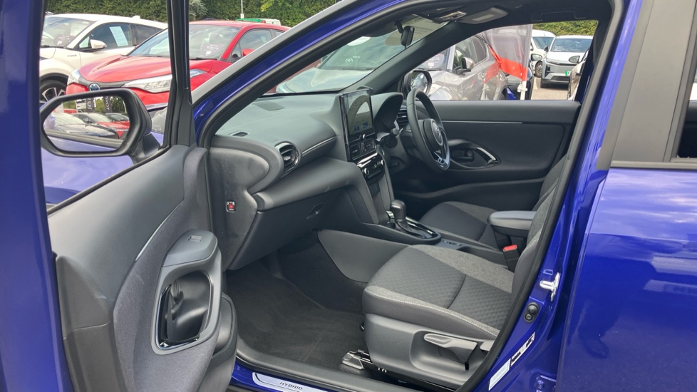 Toyota Yaris Cross 1.5 Hybrid Design 5dr CVT Hybrid Estate - Image 5
