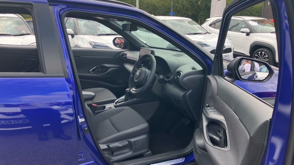 Toyota Yaris Cross 1.5 Hybrid Design 5dr CVT Hybrid Estate - Image 12