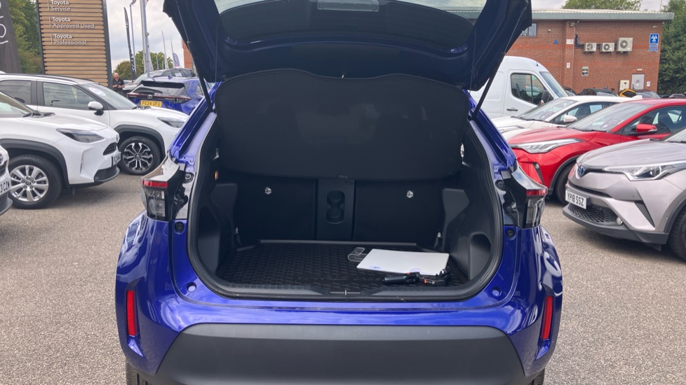 Toyota Yaris Cross 1.5 Hybrid Design 5dr CVT Hybrid Estate - Image 13