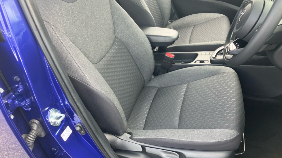 Toyota Yaris Cross 1.5 Hybrid Design 5dr CVT Hybrid Estate - Image 17
