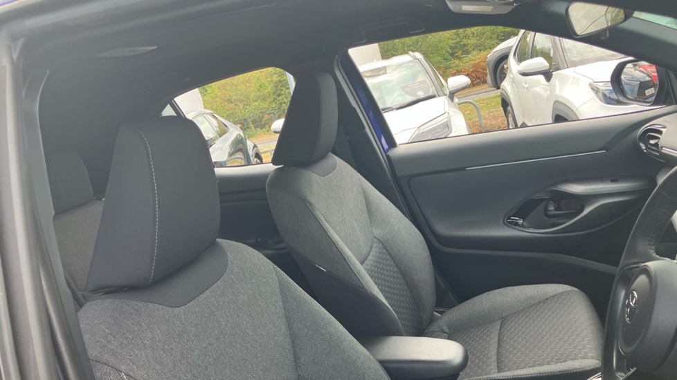 Toyota Yaris Cross 1.5 Hybrid Design 5dr CVT Hybrid Estate - Image 19