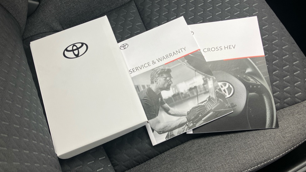 Toyota Yaris Cross 1.5 Hybrid Design 5dr CVT Hybrid Estate - Image 27