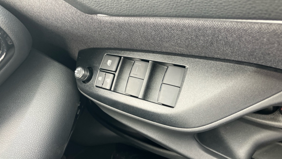 Toyota Yaris Cross 1.5 Hybrid Design 5dr CVT Hybrid Estate - Image 33