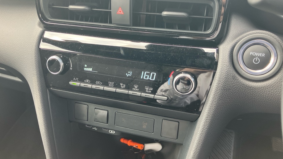 Toyota Yaris Cross 1.5 Hybrid Design 5dr CVT Hybrid Estate - Image 37
