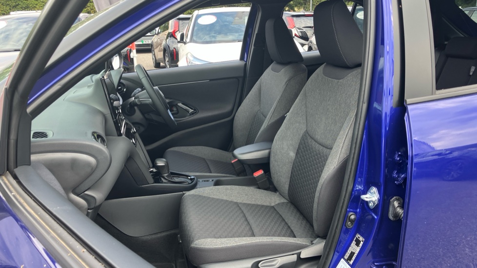Toyota Yaris Cross 1.5 Hybrid Design 5dr CVT Hybrid Estate - Image 65