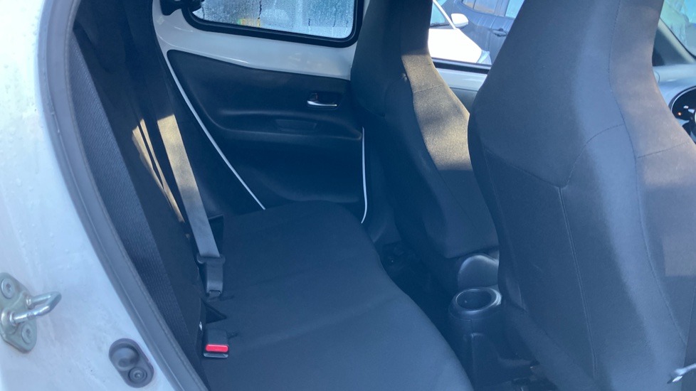 Toyota Aygo X 1.0 VVT-i Edge 5dr Petrol Hatchback - Image 8