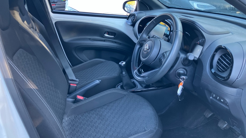 Toyota Aygo X 1.0 VVT-i Edge 5dr Petrol Hatchback - Image 12