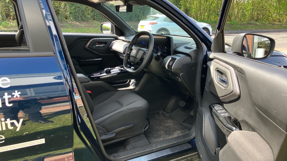 Toyota Urbancruiser 128kW Design 61kWh 5dr Auto Electric Estate - Image 12