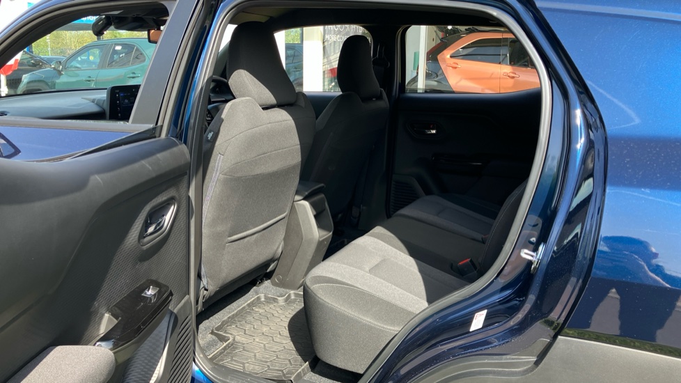 Toyota Urbancruiser 128kW Design 61kWh 5dr Auto Electric Estate - Image 15