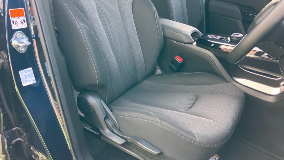 Toyota Urbancruiser 128kW Design 61kWh 5dr Auto Electric Estate - Image 17