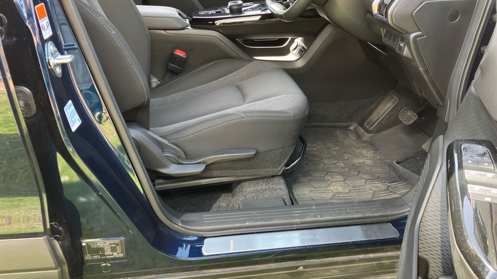 Toyota Urbancruiser 128kW Design 61kWh 5dr Auto Electric Estate - Image 30