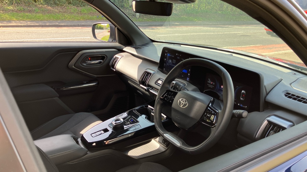 Toyota Urbancruiser 128kW Design 61kWh 5dr Auto Electric Estate - Image 65