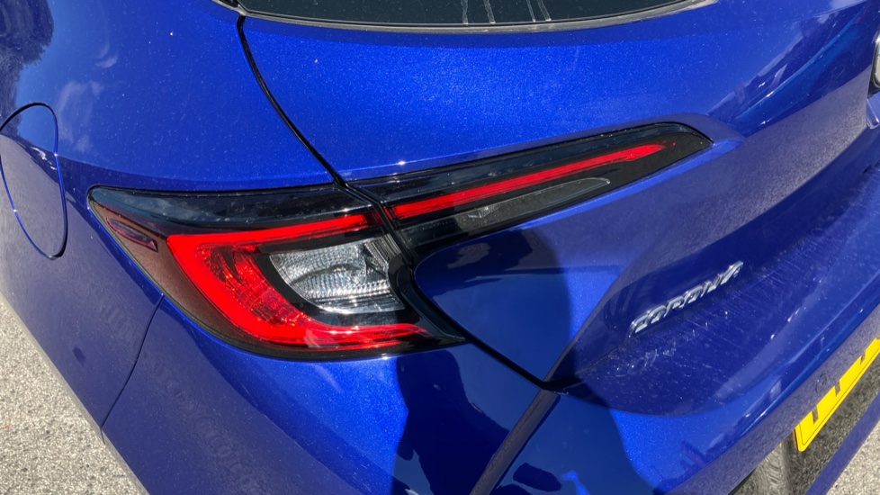 Toyota Corolla 2.0 Hybrid 178 Icon 5dr CVT Hybrid Hatchback - Image 21