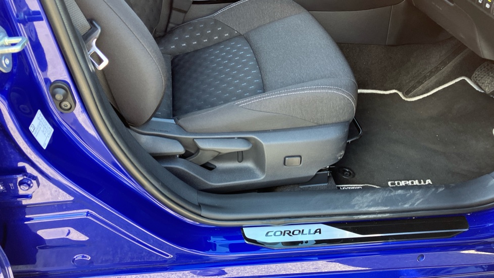 Toyota Corolla 2.0 Hybrid 178 Icon 5dr CVT Hybrid Hatchback - Image 30