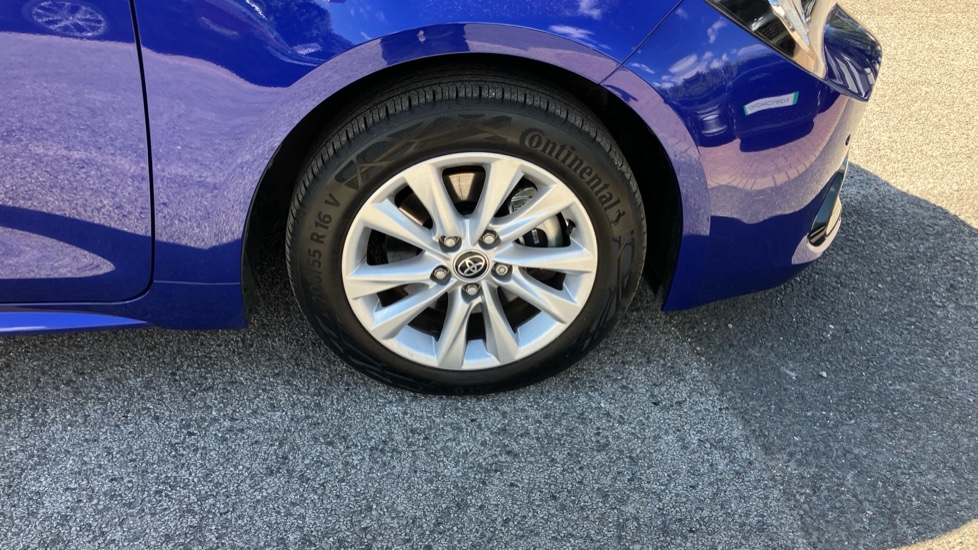 Toyota Corolla 2.0 Hybrid 178 Icon 5dr CVT Hybrid Hatchback - Image 58