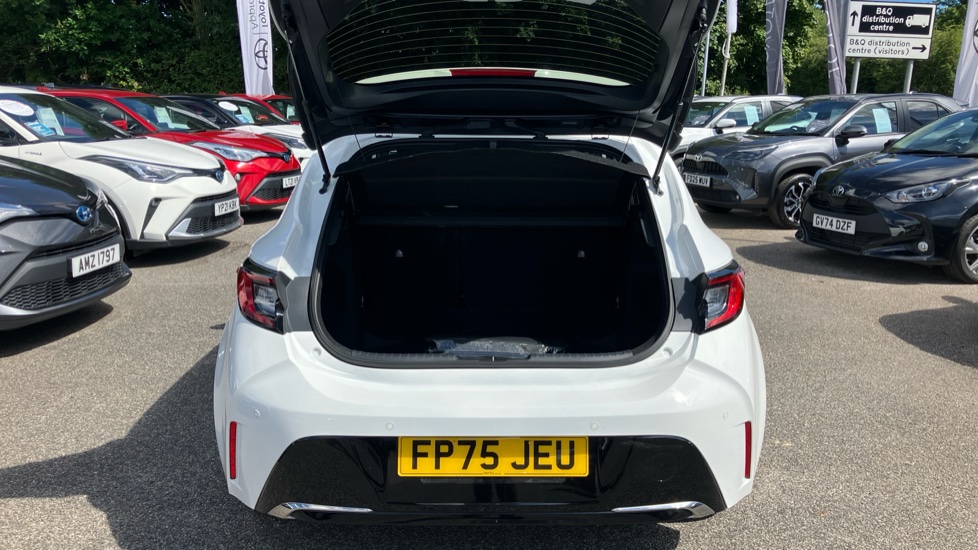 Toyota Corolla 1.8 Hybrid Design 5dr CVT Hybrid Hatchback - Image 13