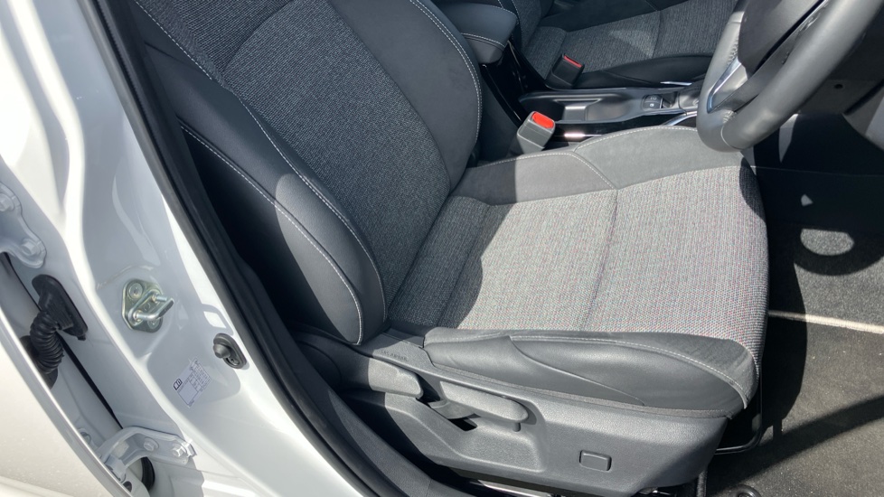 Toyota Corolla 1.8 Hybrid Design 5dr CVT Hybrid Hatchback - Image 17