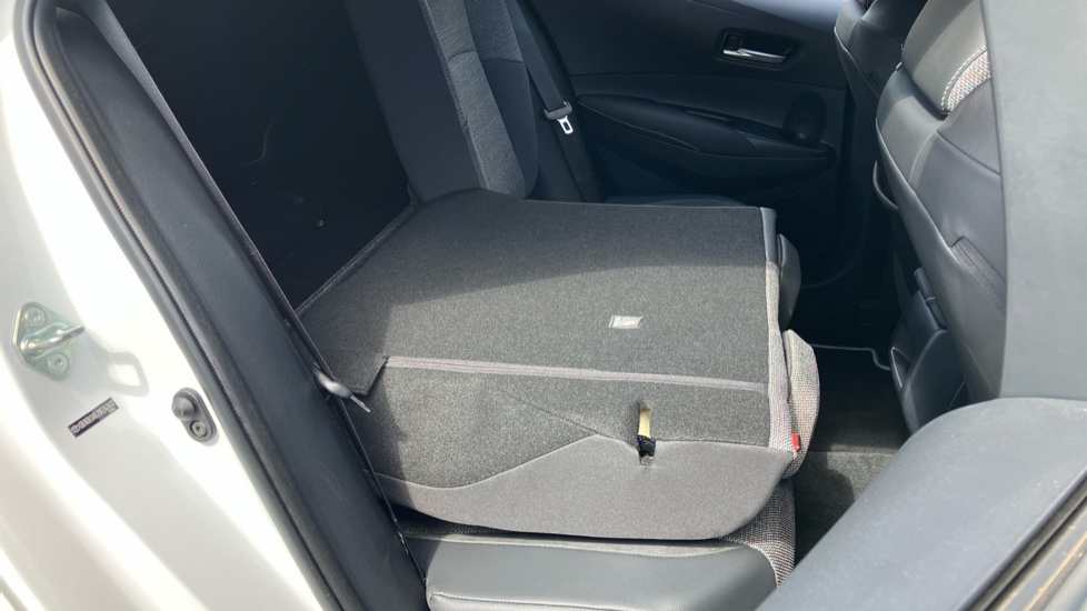 Toyota Corolla 1.8 Hybrid Design 5dr CVT Hybrid Hatchback - Image 18