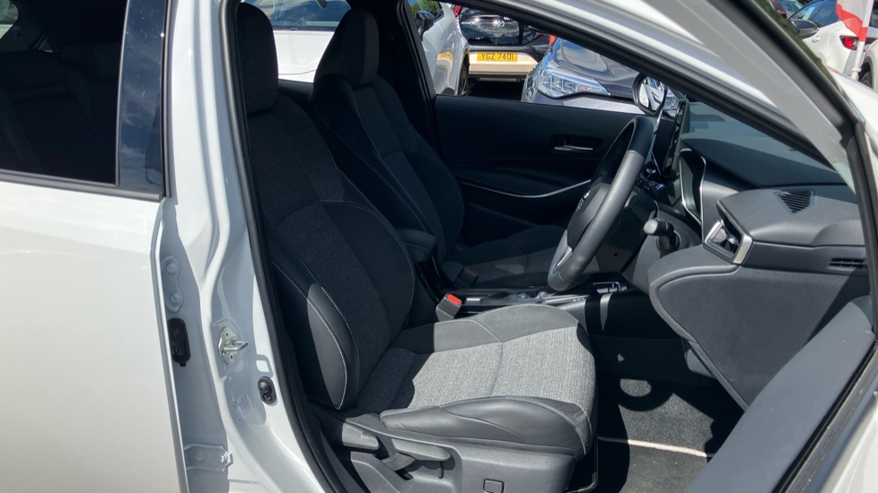 Toyota Corolla 1.8 Hybrid Design 5dr CVT Hybrid Hatchback - Image 60