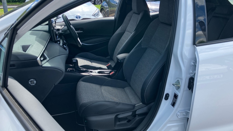 Toyota Corolla 1.8 Hybrid Design 5dr CVT Hybrid Hatchback - Image 64