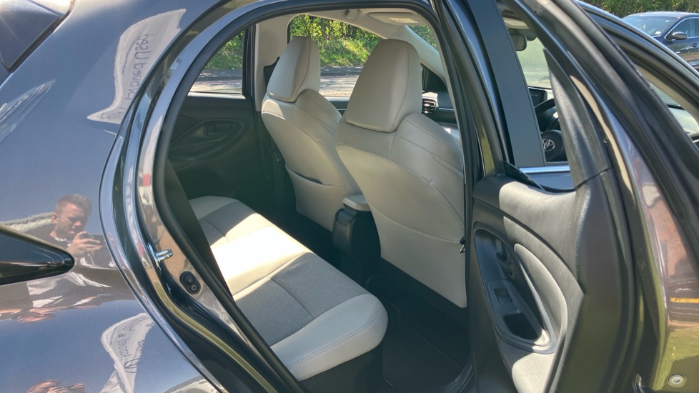 Toyota Yaris 1.5 Hybrid Excel 5dr CVT Hybrid Hatchback - Image 8