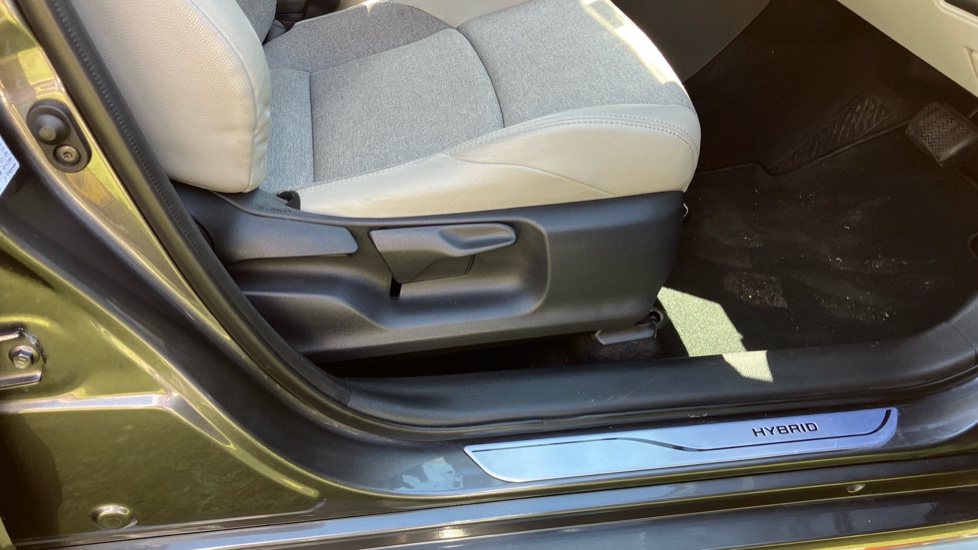 Toyota Yaris 1.5 Hybrid Excel 5dr CVT Hybrid Hatchback - Image 30