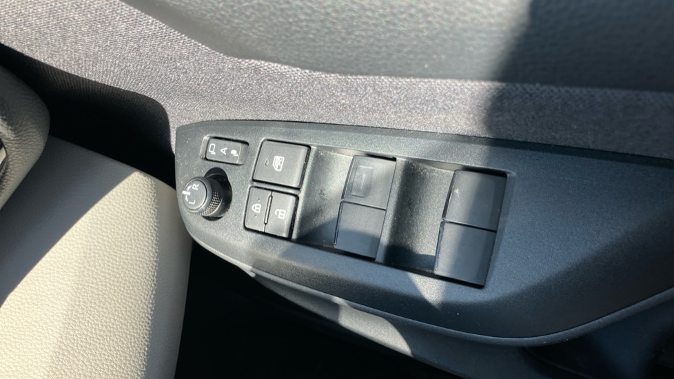Toyota Yaris 1.5 Hybrid Excel 5dr CVT Hybrid Hatchback - Image 33