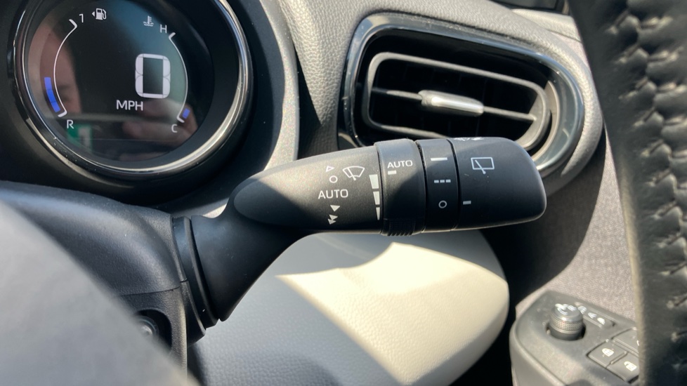 Toyota Yaris 1.5 Hybrid Excel 5dr CVT Hybrid Hatchback - Image 37