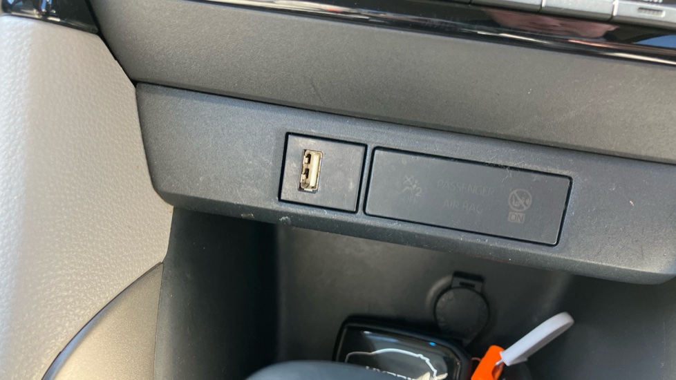 Toyota Yaris 1.5 Hybrid Excel 5dr CVT Hybrid Hatchback - Image 39