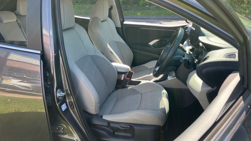 Toyota Yaris 1.5 Hybrid Excel 5dr CVT Hybrid Hatchback - Image 61