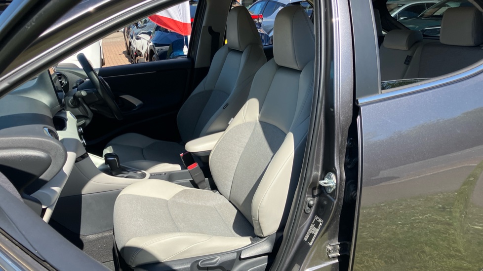 Toyota Yaris 1.5 Hybrid Excel 5dr CVT Hybrid Hatchback - Image 65
