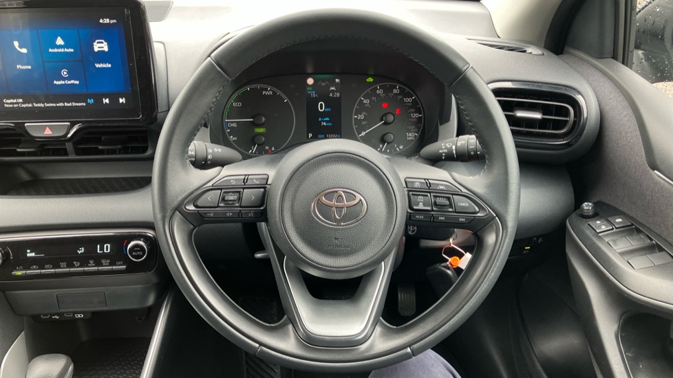Toyota Yaris 1.5 Hybrid Icon 5dr CVT Hybrid Hatchback - Image 10