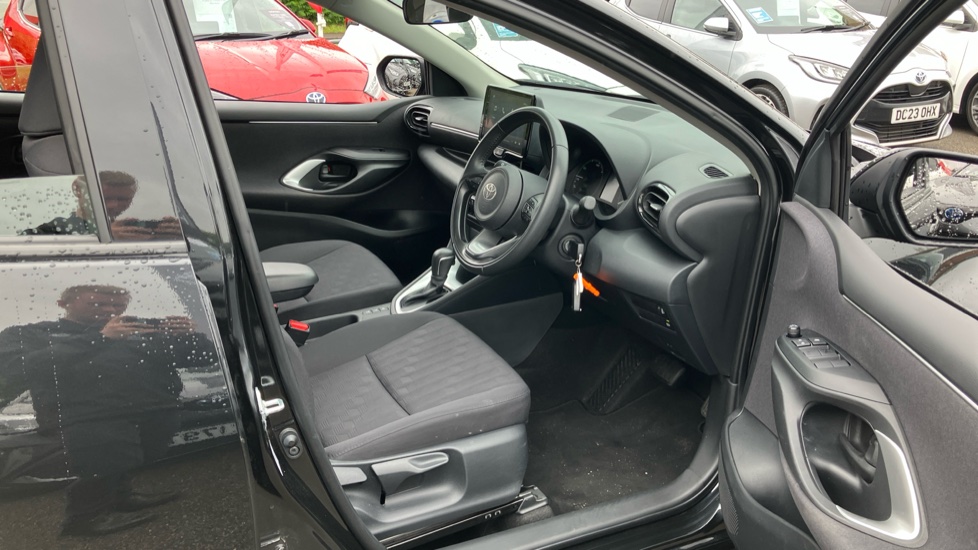 Toyota Yaris 1.5 Hybrid Icon 5dr CVT Hybrid Hatchback - Image 12