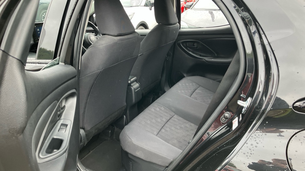 Toyota Yaris 1.5 Hybrid Icon 5dr CVT Hybrid Hatchback - Image 15