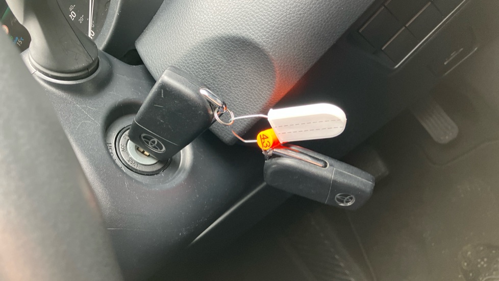 Toyota Yaris 1.5 Hybrid Icon 5dr CVT Hybrid Hatchback - Image 16