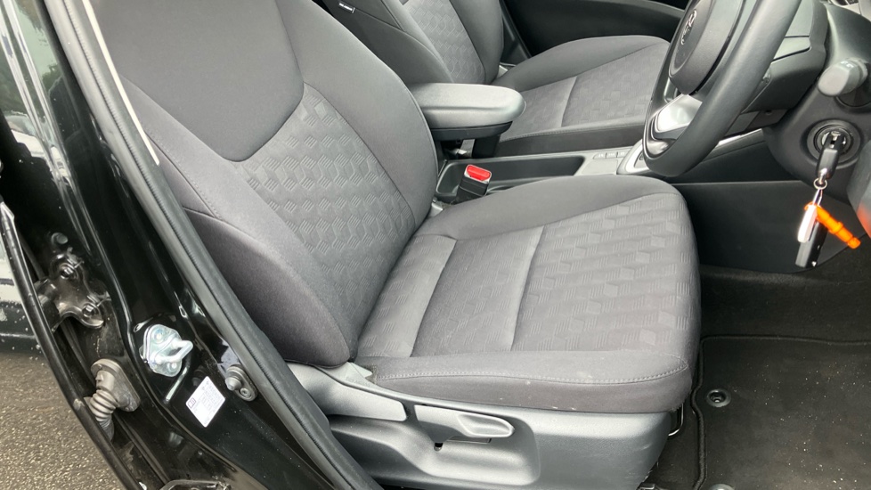 Toyota Yaris 1.5 Hybrid Icon 5dr CVT Hybrid Hatchback - Image 17