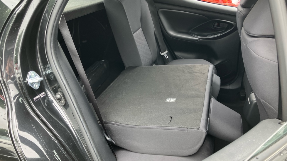 Toyota Yaris 1.5 Hybrid Icon 5dr CVT Hybrid Hatchback - Image 18