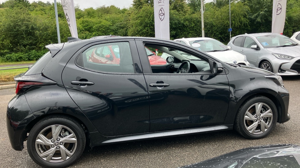 Toyota Yaris 1.5 Hybrid Icon 5dr CVT Hybrid Hatchback - Image 23