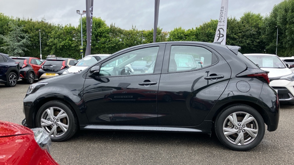 Toyota Yaris 1.5 Hybrid Icon 5dr CVT Hybrid Hatchback - Image 24