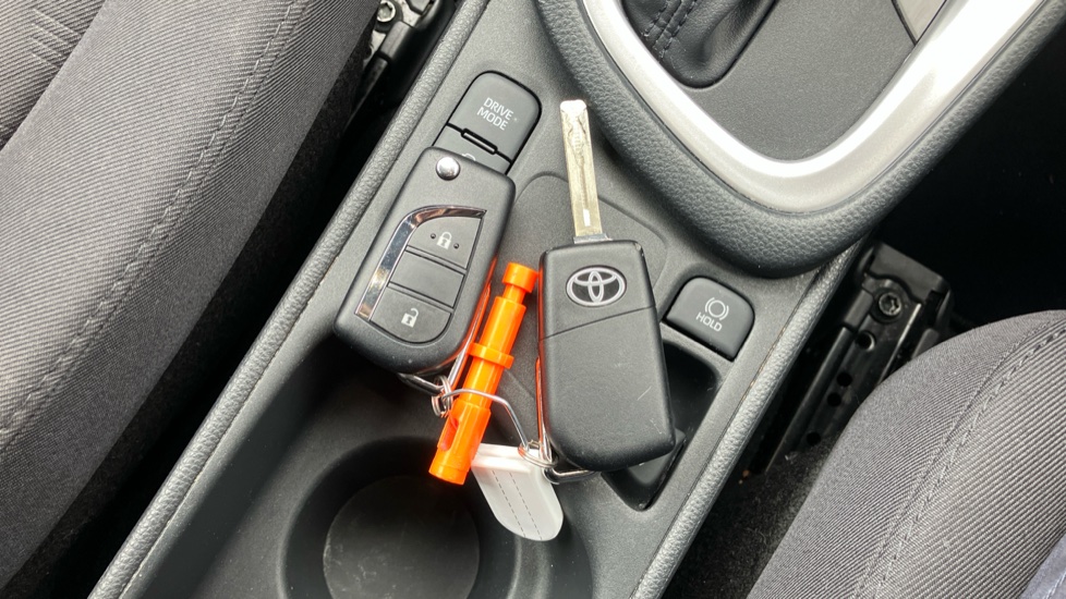 Toyota Yaris 1.5 Hybrid Icon 5dr CVT Hybrid Hatchback - Image 28