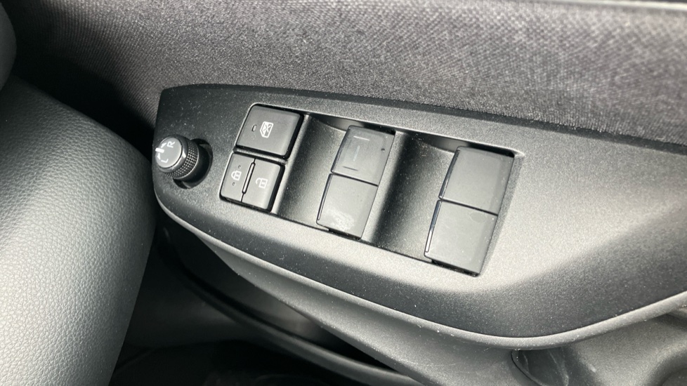 Toyota Yaris 1.5 Hybrid Icon 5dr CVT Hybrid Hatchback - Image 33