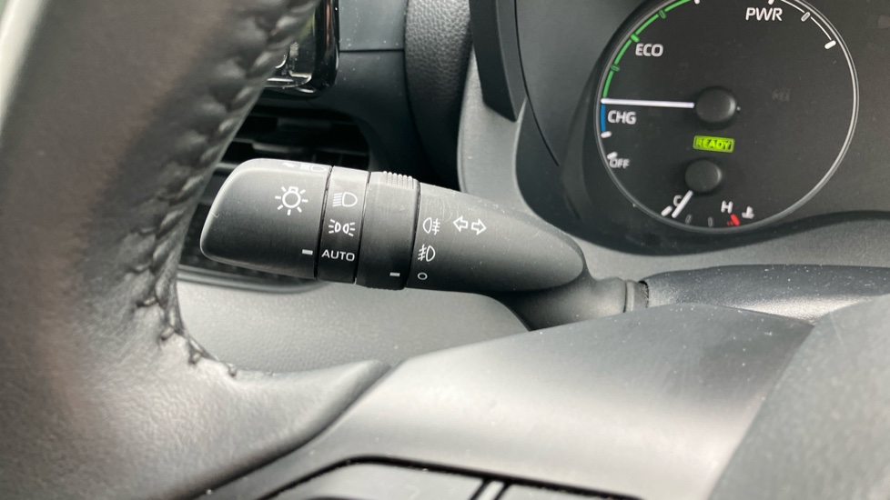 Toyota Yaris 1.5 Hybrid Icon 5dr CVT Hybrid Hatchback - Image 35