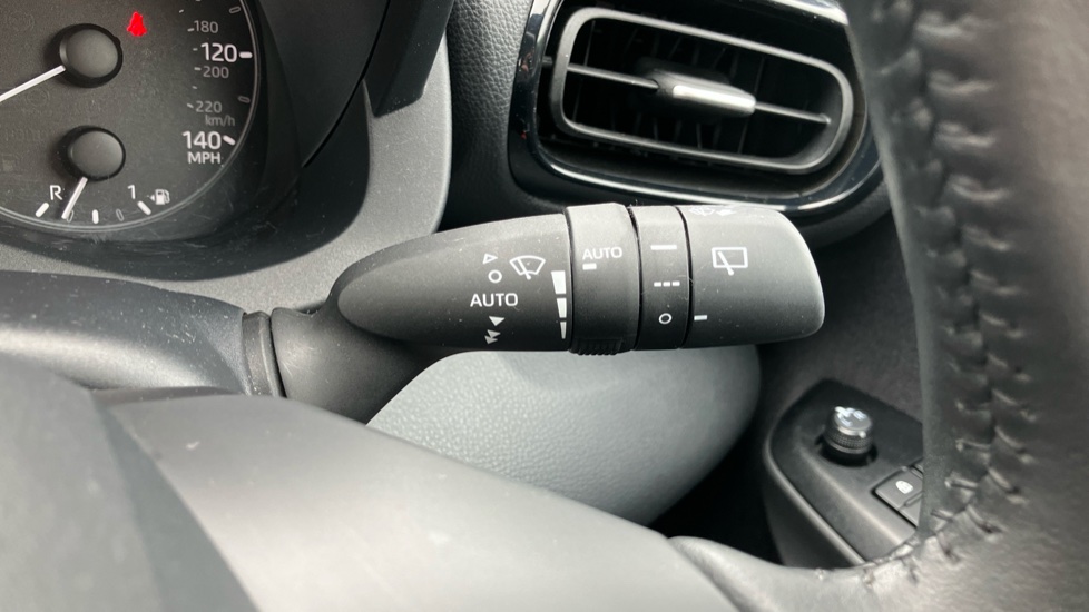 Toyota Yaris 1.5 Hybrid Icon 5dr CVT Hybrid Hatchback - Image 36