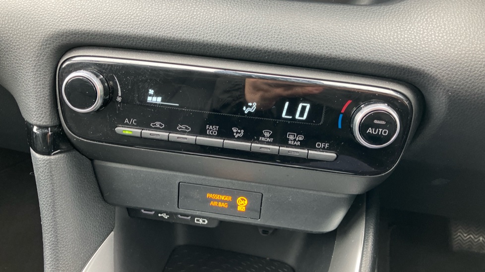 Toyota Yaris 1.5 Hybrid Icon 5dr CVT Hybrid Hatchback - Image 37