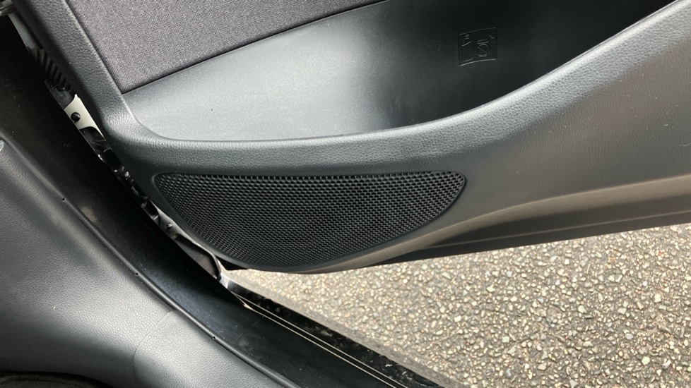 Toyota Yaris 1.5 Hybrid Icon 5dr CVT Hybrid Hatchback - Image 40