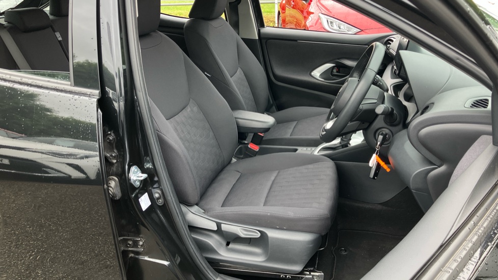 Toyota Yaris 1.5 Hybrid Icon 5dr CVT Hybrid Hatchback - Image 60