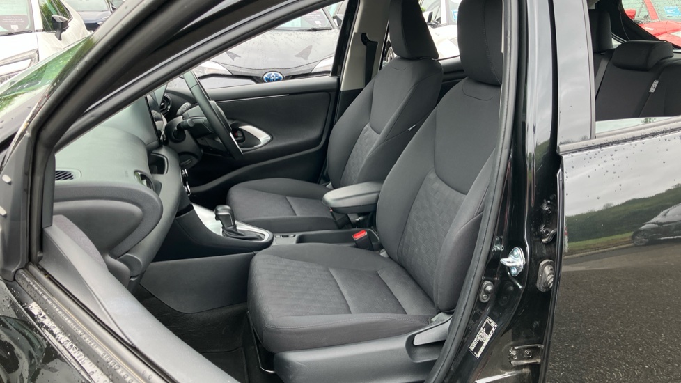 Toyota Yaris 1.5 Hybrid Icon 5dr CVT Hybrid Hatchback - Image 64
