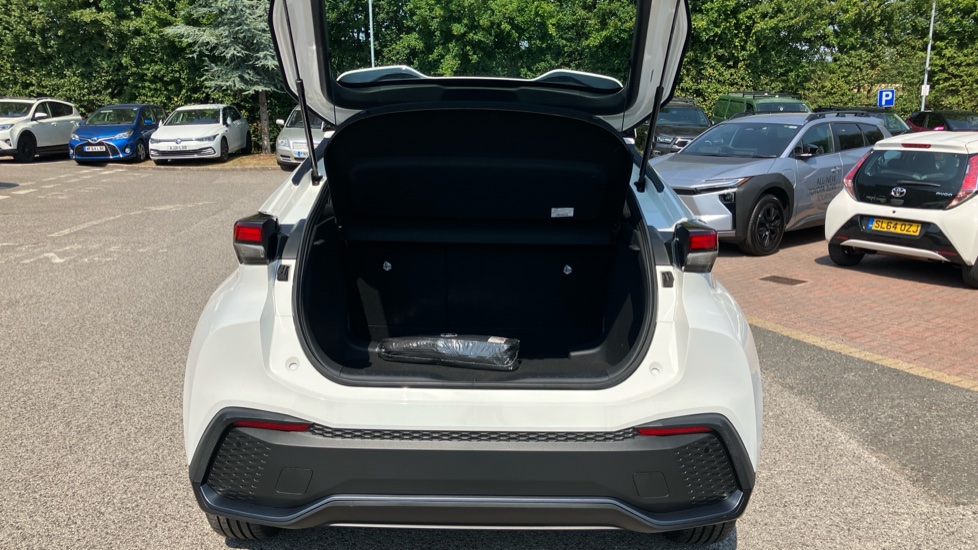 Toyota C-HR 1.8 Hybrid Icon 5dr CVT Hybrid Hatchback - Image 13